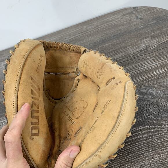 Mizuno MFR C022 Max Flex Professional Model Pro Scoop RHT Catcher's Glove Mitt - Picture 8 of 9